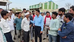 दमोह: बकयान और बटियागढ़ खरीदी केंद्रों पर दमोह कलेक्टर प्रताप नारायण यादव का औचक निरीक्षण, किसानों को मिली राहत