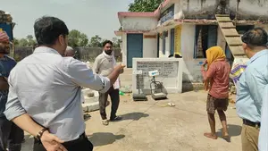 छतरपुर: उपार्जन केंद्रों पर कलेक्टर का छापा; लापरवाही पर सर्वेयर हटाया गया, समिति प्रबंधक की वेतन वृद्धि रोकी