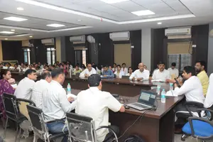 कलेक्टर की अध्यक्षता में देवसर विकासखंड की स्वास्थ्य व्यवस्थाओं की समीक्षा बैठक आयोजित