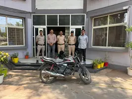 मोटर साइकिल चोरी करने वाले आरोपी को पुलिस ने किया गिरफ्तार ,कब्जे से की मोटरसाइकिल बरामद।पूर्व में कई आपराधिक मामले दर्ज , भेजा जेल।