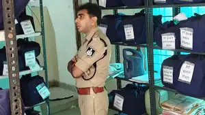 पुलिस अधीक्षक श्री ऋषिकेश मीना द्वारा अचानक पहुंचे       थाना पलोहा किया गया औचक निरीक्षण  *निरीक्षण के दौरान थाने में आए शिकायतकर्ताओं की स