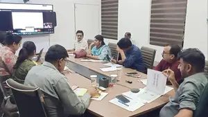 छतरपुर जिले में राजस्व कार्यों की महा-समीक्षा: कलेक्टर ने दिए एक-एक ग्राम में भ्रमण कर फॉर्मर रजिस्ट्री बढ़ाने के सख्त निर्देश