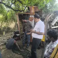 सागर-दमोह रोड पर तेज रफ्तार ट्रक ने ऑटो और बाइकों को मारी ट क्क र, 4 पहुँचे अस्पताल