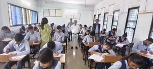 कुलगुरु प्रोफेसर विनोद कुमार मिश्रा तथा प्रोफेसर ए.सी.जैन ने किया परीक्षाओं का निरीक्षण