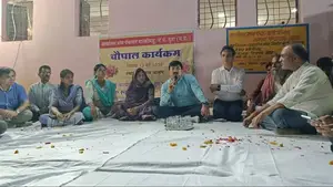 गुना: मारकी महू की रात्रि चौपाल में कलेक्टर का बड़ा संदेश — “प्राकृतिक खेती अपनाएं, तकनीक से बढ़ाएं आय”