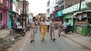 अमन और शांति के संदेश के साथ मंडला शहर में निकला फ्लैग मार्च