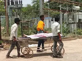 पन्ना जिले में भीषण गर्मी का कहर: शादी समारोह से लौट रही महिला को लू लगने से आया चक्कर, चलती बाइक से गिरकर दर्दनाक मौत