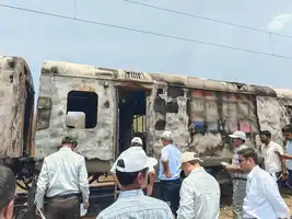 *राजधानी एक्सप्रेस अग्निकांड की जांच तेज, उच्चस्तरीय समिति ने किया घटनास्थल का निरीक्षण*