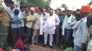 सागर-चनौआ ट्रक ब्लास्ट हादसे में घायल अरुण चौबे की मौत, गुस्साए ग्रामीणों ने लगाया चक्काजाम