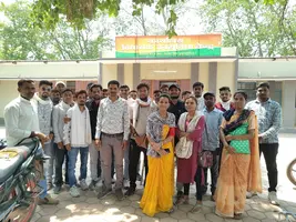 युवाओं को आत्मनिर्भर बनाने की बातें, और पेसा मोबिलाइजरों की नौकरी खत्म