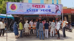 नेपानगर में आज आरो केन ठंडे पानी की निशुल्क प्याऊ की शुरुवात, पूर्व नगर पालिका अध्यक्ष राजेश चौहान द्वारा 