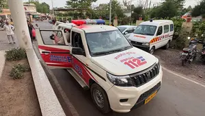 #बड़ी_खबर ई-रिक्शा और ट्रक की टक्कर में एक ही परिवार के 4 लोगों की मौत, 5 गंभीर घायल 