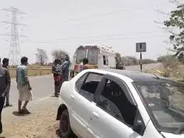 पन्ना: तेज रफ्तार कार अनियंत्रित होकर पेड़ से टकराई, चालक गंभीर रूप से घायल