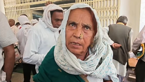 न्याय की आस में बूढ़ी आंखें: कई बार तहसील के चक्कर काटे, कोर्ट से जीतने के बाद भी बुजुर्ग महिला को नहीं मिला इंसाफ