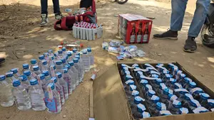 मध्य प्रदेश में अवैध शराब का भंडार पकड़ाया