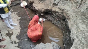 जल जीवन मिशन ओर नलजल योजना की हकीकत बयान करती तस्वीरें दूषित पानी पीने को मजबूर ग्रामीण 