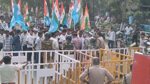 SC/ST हॉस्टल की समस्याओं को लेकर NSUI का प्रदर्शन, सांसद को ज्ञापन देने जा रहे छात्रों को पुलिस ने रोका