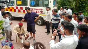पूर्व मंत्री गोपाल भार्गव ने 28 मरीजों को उपचार के लिए एंबुलेंस के माध्यम से भोपाल भेजा