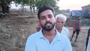 78 साल बाद भी सड़क से वंचित पुरवा, किसानों ने खुद शुरू...