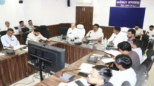 सतना: कलेक्टर के कड़े निर्देश, खाद की उपलब्धता और फार्मर रजिस्ट्री में तेजी लाने को कहा