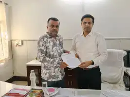 बिजली कंपनी की मनमानी के विरोध में कांग्रेस नेता ने सौंपा ज्ञापन