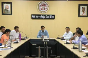 विदिशा: कलेक्टर अंशुल गुप्ता ने लंबित आवेदनों पर दिखाई सख्ती, समयबद्ध निराकरण के निर्देश