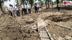 टीकमगढ़ कलेक्टर  विवेक श्रोत्रिय ने पठा-माडूमर नहर पर चल रहे सुधार कार्य का किया निरीक्षण , प्रगति पर व्यक्त किया संतोष  