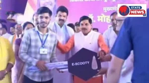 मुख्यमंत्री ने हितग्राहियों को वितरित किए हितलाभ, मेधावी विद्यार्थियों का किया सम्मान 