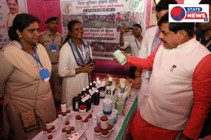 मुख्यमंत्री डॉ. मोहन यादव ने केसली में विभिन्न विभागों की विकासात्मक प्रदर्शनियों का किया अवलोकन