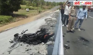 Jabalpur News: नर्मदा पुल में बाइक सवारों को तेज रफ्तार डंपर ने रौंदा, दो युवकों की मौत एक महिला गंभीर, बाइक में लगी आग 