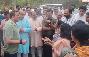 Jabalpur News: चैतन्य सिटी पहुंचे महापौर, विधायक और कमिश्नर,  4 करोड़ रुपए से बनने वाली सड़कों का काम जल्द पूरा करने ठेकेदार को दिए निर्देश 
