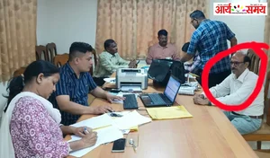 Jabalpur Lokayukta News: अपर कलेक्टर का बाबू 20 हजार रिश्वत लेते ट्रैप