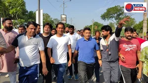 *ग्वालियर के ऐतिहासिक मेला ग्राउंड पर आज सुबह OTF मैराथन का अद्भुत और ऊर्जावान नजारा देखने को मिला*  *"फीस एक, परीक्षा अनेक" के संकल्प के सा