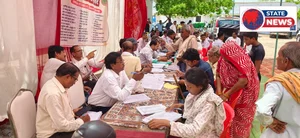 जनकल्याण छावनी पर अधिकारियों ने सुनी ग्रामीण जनो की समस्या, बड़ा इटमा मे रहा डेरा।