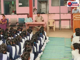 थाना प्रभारी राधेश्याम पटेल ने स्कूली बच्चों को सिखाया साइबर बचाओ के तरीके 