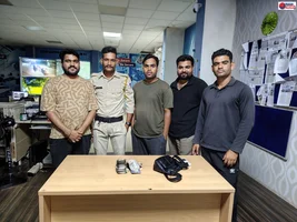 *गुना पुलिस की तत्परता और संवेदनशीलता का उत्कृष्ट उदाहरण*  *सीसीटीवी तकनीक की मदद से 53 हजार नगद राशि सहित खोया हुआ पर्स सुरक्षित खोजकर फरिय