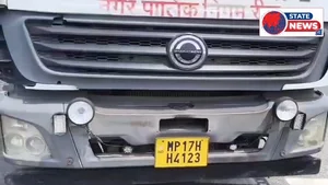 नगर निगम के कचरा वाहन की टक्कर से बाइक सवार दो युवक घायल, चालक की लापरवाही पर उठे सवाल।