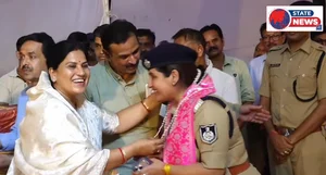 *चेन चोरी खुलासे पर पुलिस अधीक्षक सहित पुलिस प्रशासन का समाज ने किया सम्मान*  गुना। गुना पुलिस अधीक्षक श्रीमती हितिका वासल एवं पुलिस प्रशासन