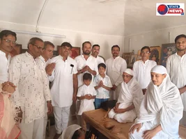 गुरु सेवा संघ सिंगोली के सदस्यों ने प्रतापगढ़ आर्यिका माताजी से आशीर्वाद प्राप्त किया.