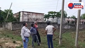 हिनौती शासकीय उच्चतर माध्यमिक विद्यालय परिसर से शिफ्ट किया गया बिजली का खतरनाक झूलता तार और खंभे