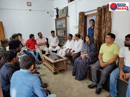 सीधी स्थित निज निवास पर पूर्व मंत्री कमलेश्वर पटेल ने की वरिष्ठ कार्यकर्ताओं से आत्मीय भेंट