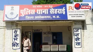 स्कूल में घुसकर शिक्षिका के साथ अभद्रता 