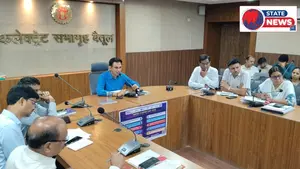 बैतूल: कलेक्टर डॉ. सोनवणे ने दिए खाद के सुचारू वितरण और अवैध खनन पर सख्त कार्रवाई के निर्देश