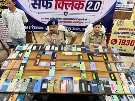 ऑपरेशन 'हेलो' की बड़ी सफलता: 105 गुम मोबाइल बरामद, 21.90 लाख की संपत्ति लौटाएगी आलीराजपुर पुलिस