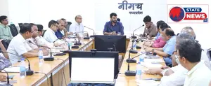नीमच: समय-सीमा बैठक में कलेक्टर सख्त, फायर सेफ्टी, अतिक्रमण और खाद-बीज की कालाबाजारी पर दिए कड़े निर्देश