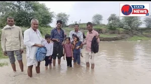 बेटीखेड़ी आज भी विकास की राह देख रहा, पुल और सड़क के अभाव में ग्रामीणों का जीवन बेहाल