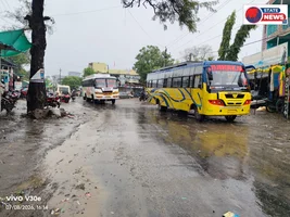 *इटावा मुख्य बस स्टैंड पर मूलभूत सुविधाओं का अकाल, शौचालय और यात्री...