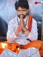 जिले के धरनावदा इलाके ने मंदिर ने मोटर के तार लगाते समय करंट लगने से पुजारी की मौत हो गई। सुबह जब महिलाएं मंदिर में पूजा करने गईं, तब पुजारी