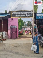 *आमला की कन्या शाला में पेयजल का गंभीर संकट, छात्राएं स्कूल छोड़ बाहर से भर रहीं पानी*