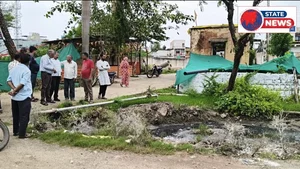 दो नंबर पंप के कुएं में पहुंच रहा नाली का पानी, नपा उपयंत्री व पार्षद ने किया निरीक्षण